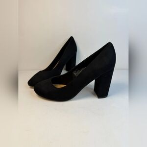 Elegant Black Women's Pumps